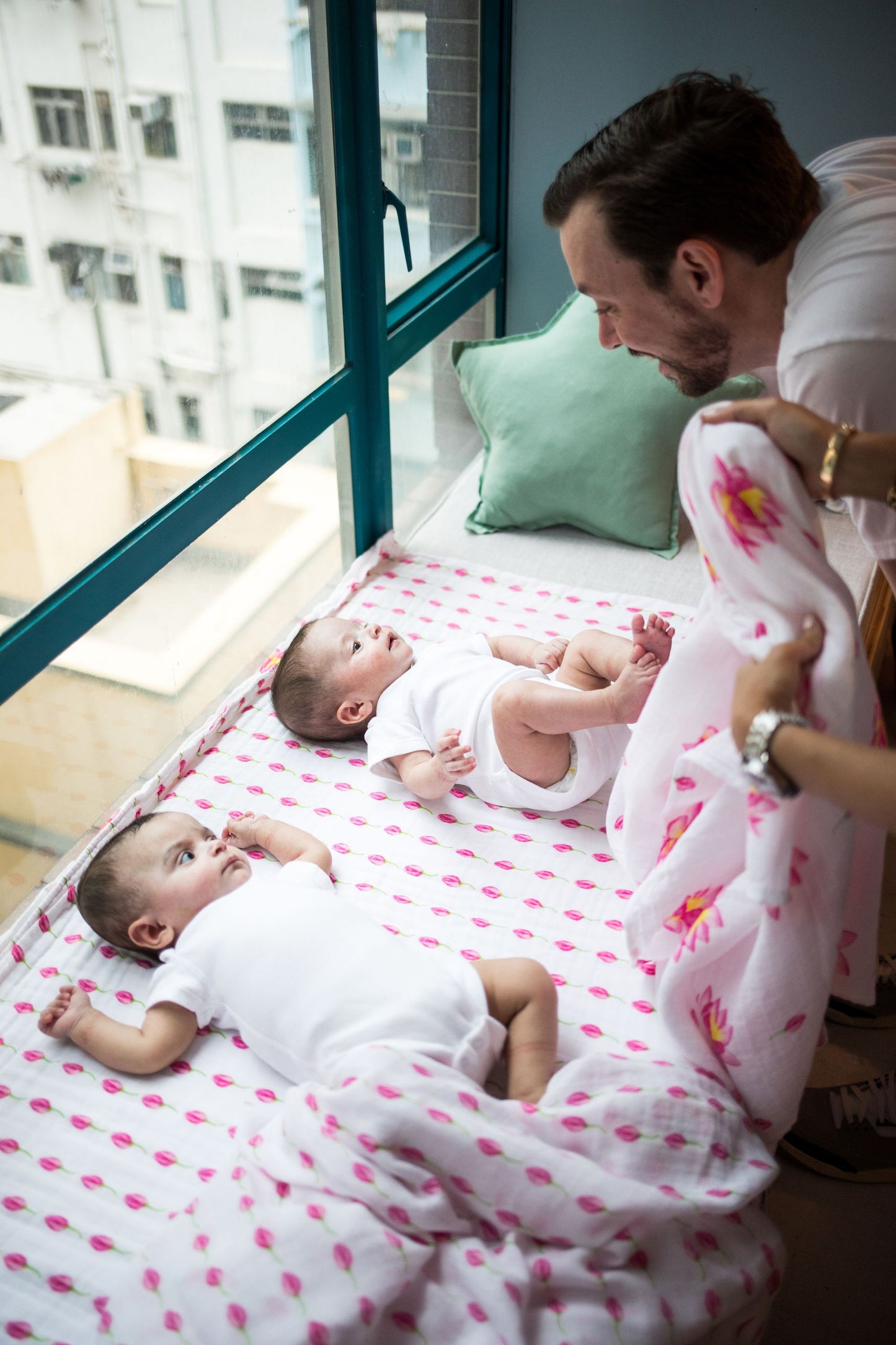 ORGANIC SNUG BLANKET - LOTUS– Softness That Grows With Your Little One