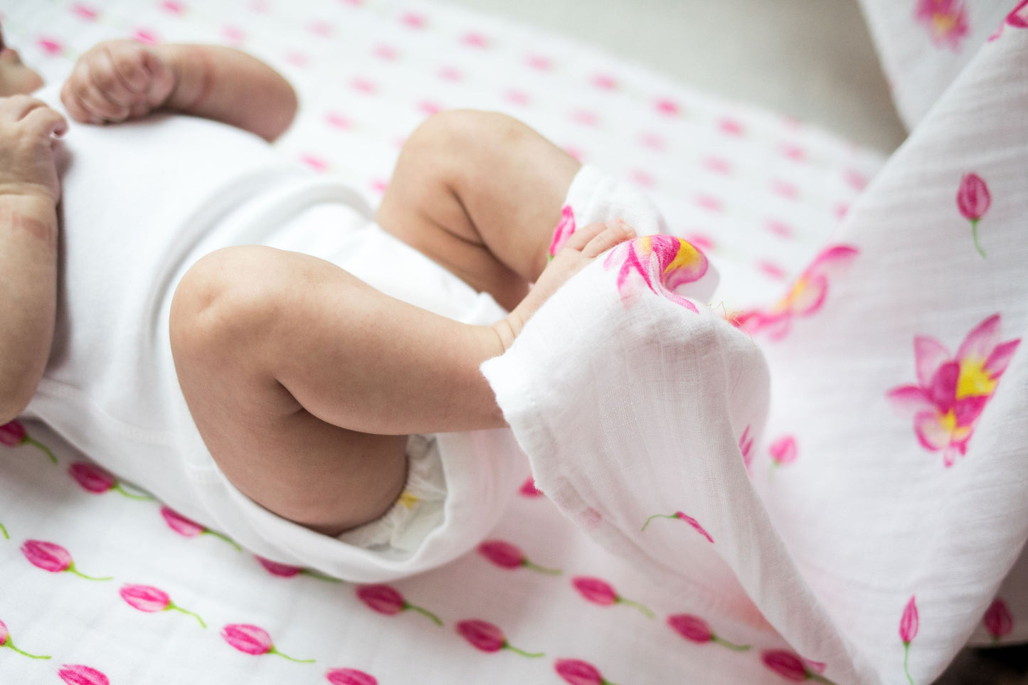 ORGANIC SNUG BLANKET - LOTUS– Softness That Grows With Your Little One